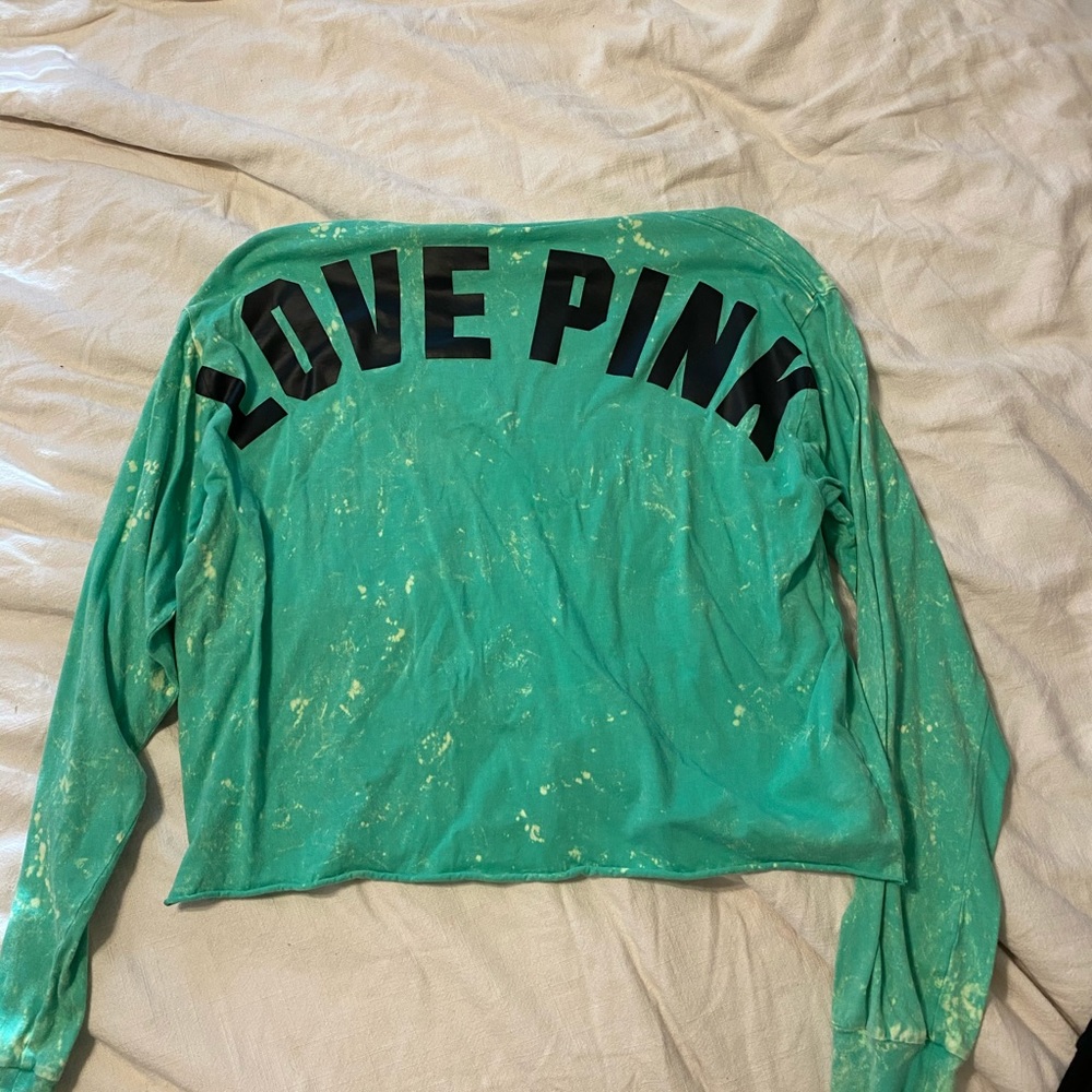 VS Pink splatter crop shirt